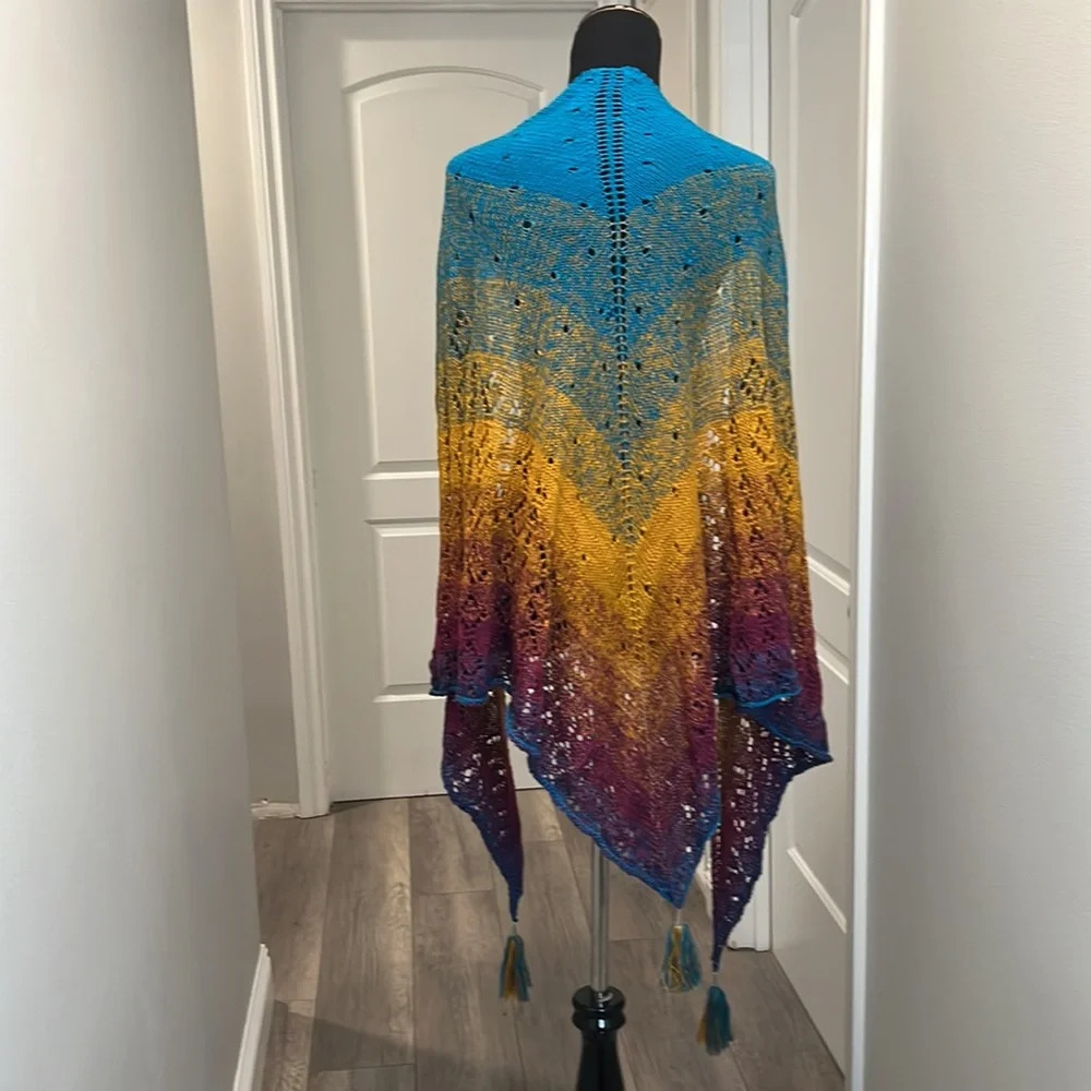 Rare Handcrafted MulticolorTriangle Wrap - Picture 5 of 7